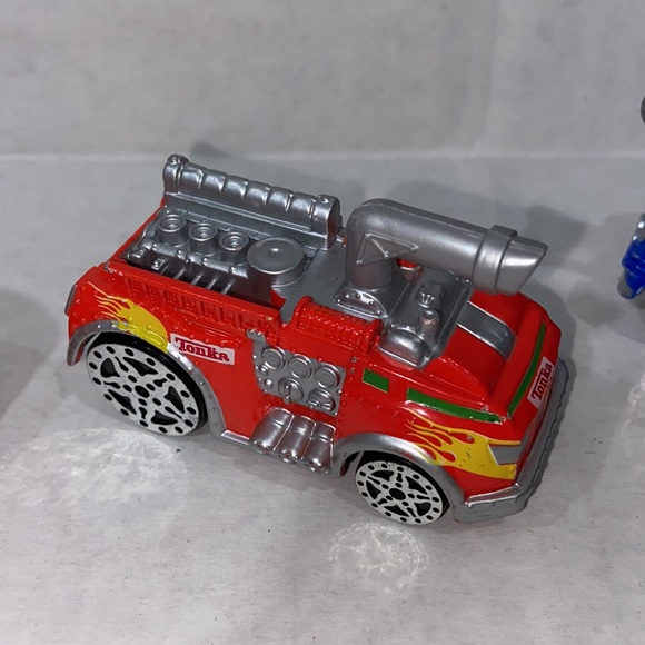 Lot of 3 Tonka Emergency Vehicles Fire Truck Tow Truck & Ambulance - Picture 3 of 11